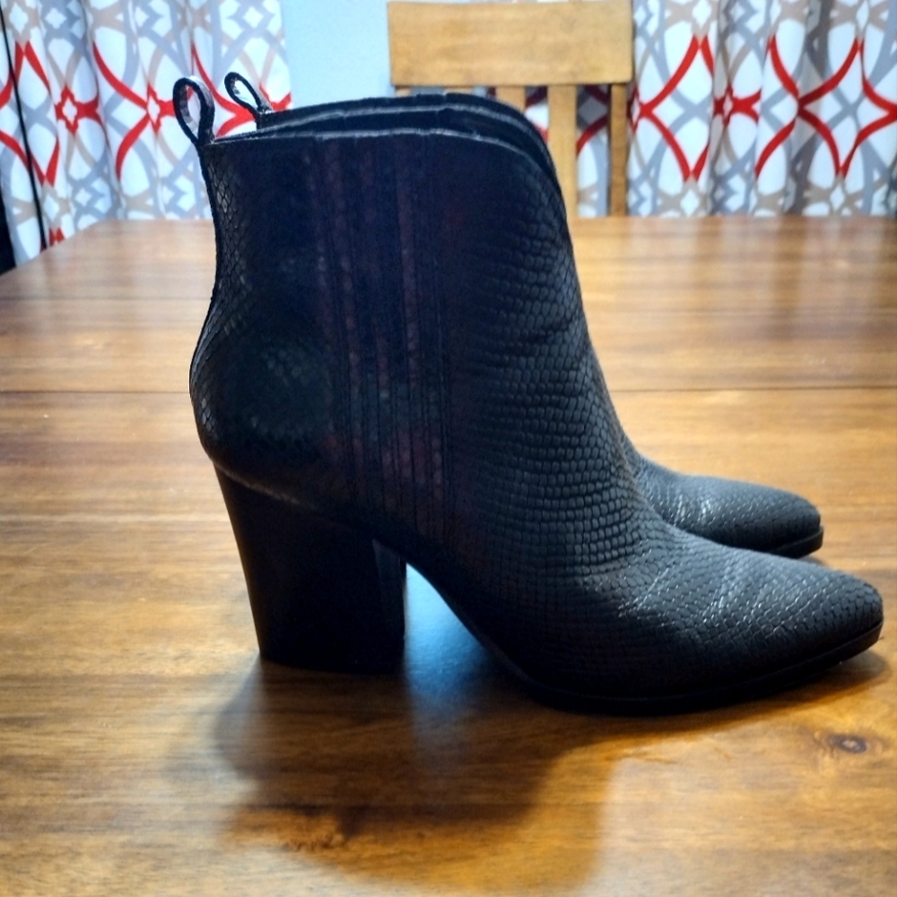 Marc Fisher LTD black pebble Chelsea boots